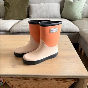 Stonz Kids Two-Tone Peach & Coral Rain Boots